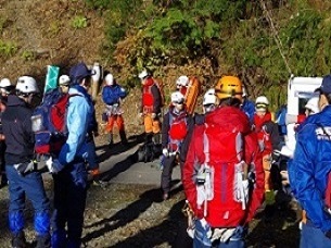入山準備をしている写真