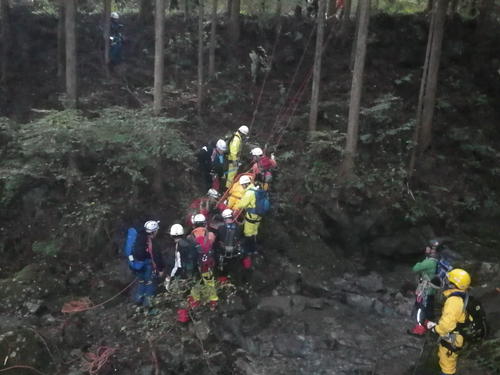  山岳想定訓練（沢からの引き上げ）