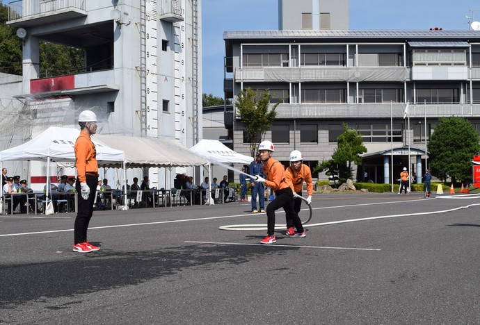 火点に向け放水(男子)写真