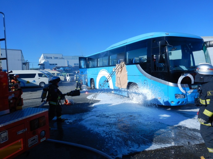 化学車による泡消火