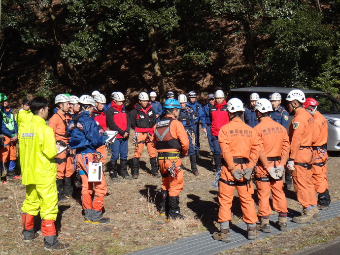 令和2年1月31日（金曜日）、埼玉西部消防局飯能日高消防署山岳救助隊は、東京消防庁青梅消防署山岳救助隊と合同訓練を実施しました