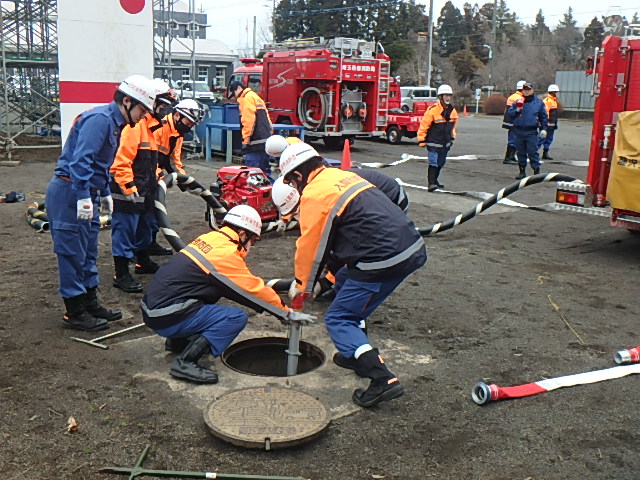消火栓を使用したポンプ運用訓練