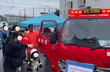 消防団による記念撮影