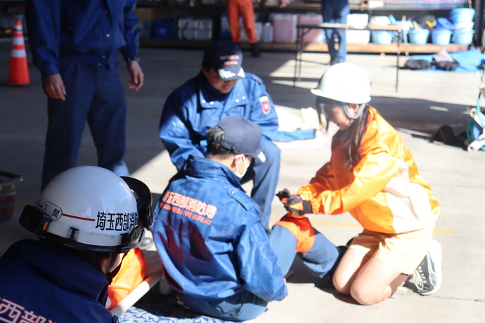 三角巾を使って応急手当