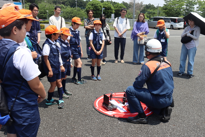 無人航空機ドローンを見学しました