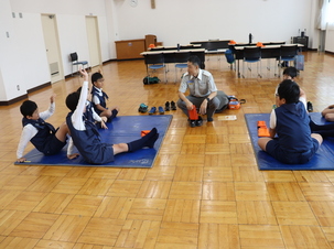 三角巾を用いて応急手当